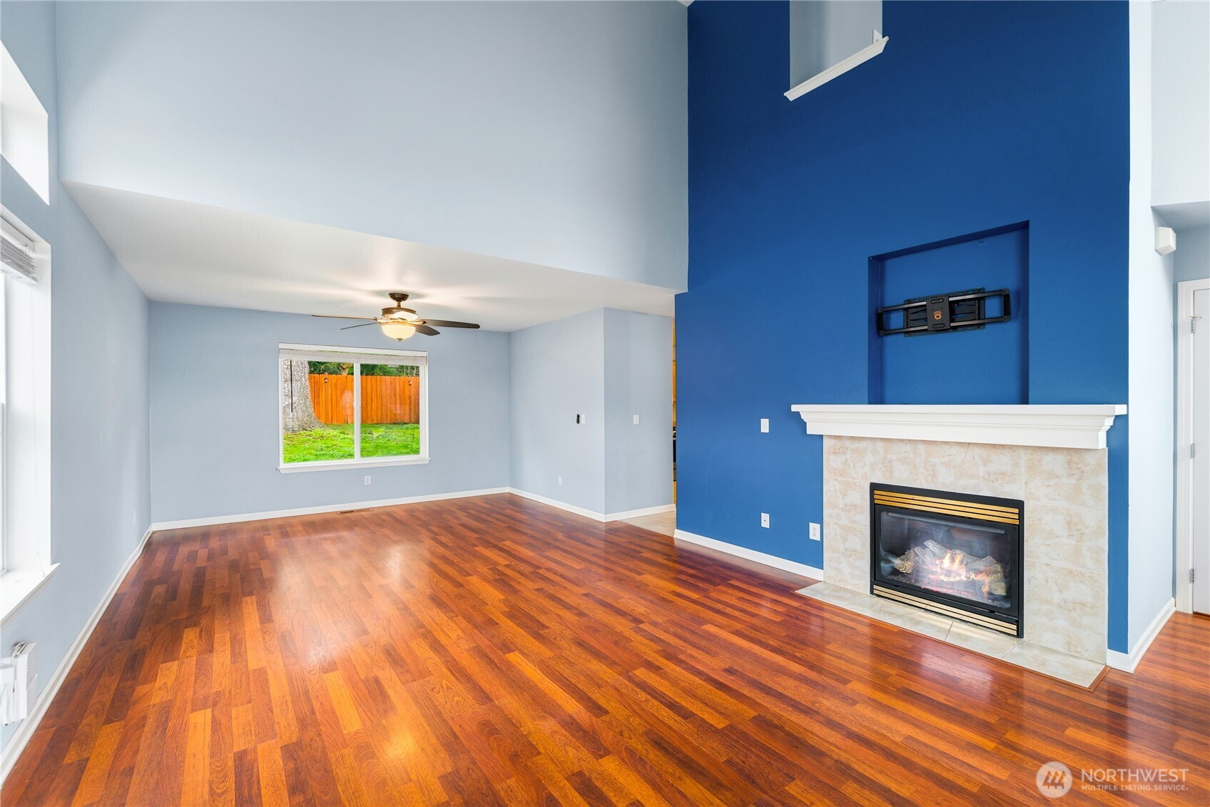 1062 NW Redwing Drive