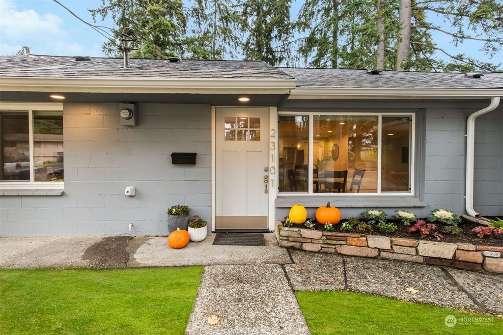 Photo of 23101 52nd Avenue W, Mountlake Terrace, WA 98043 (MLS # 2307468)