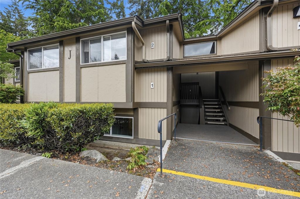 Photo of 4727 176th Street SW #J-1, Lynnwood, WA 98037 (MLS # 2525518)