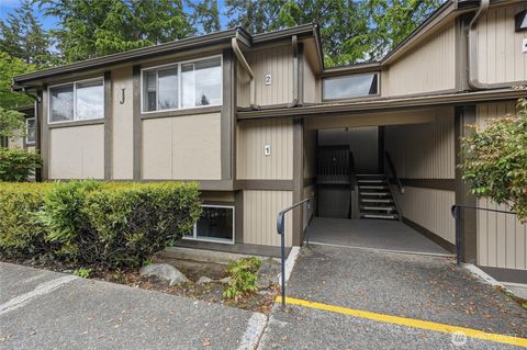 Photo of 4727 176th Street SW #J-1, Lynnwood, WA 98037 (MLS # 2525518)
