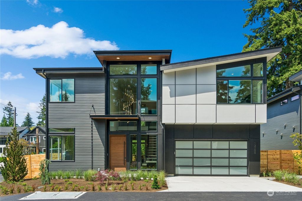 Photo of 13204 NE 70th Street, Redmond, WA 98052 (MLS # 2286375)