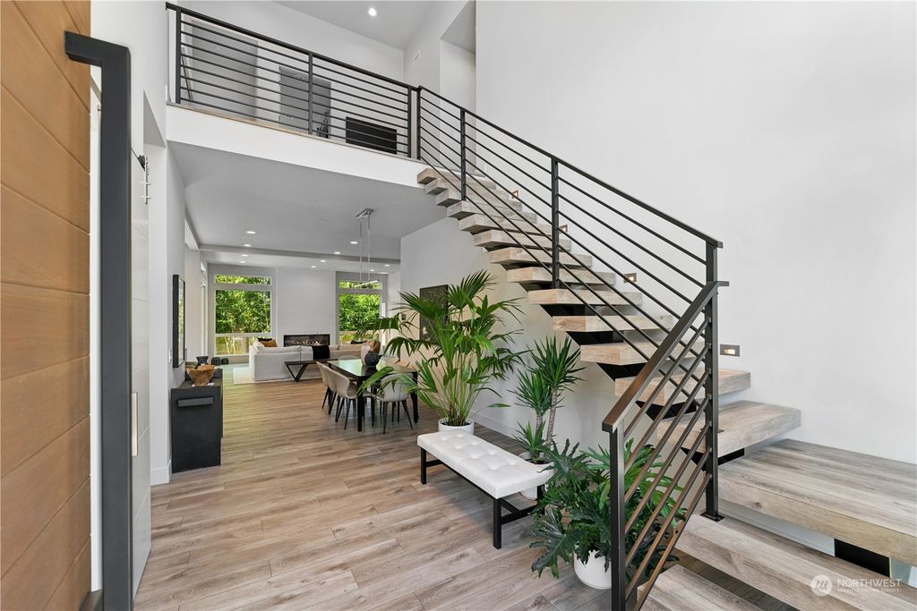 Photo of 13204 NE 70th Street, Redmond, WA 98052 (MLS # 2286375)