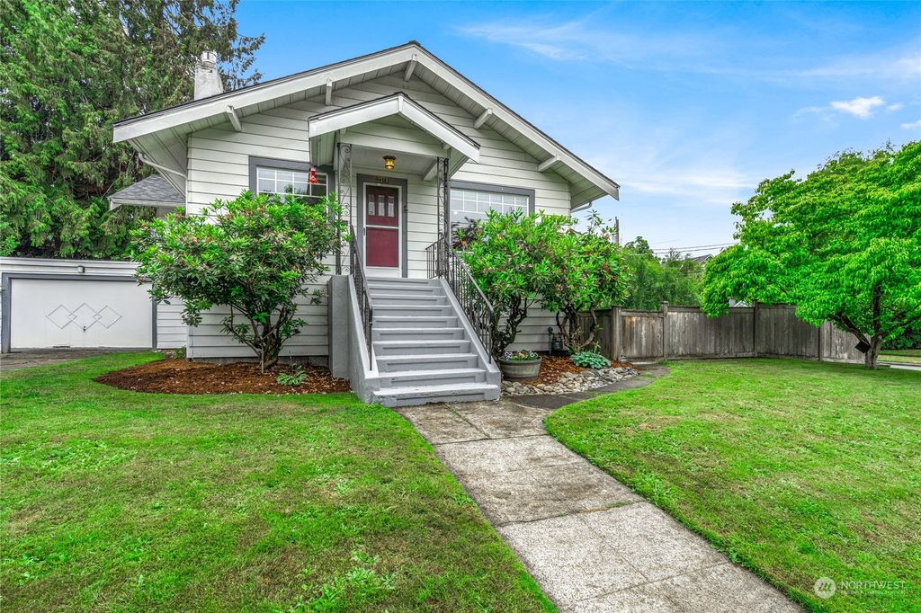 Photo of 2319 25th Avenue E, Seattle, WA 98112 (MLS # 2129747)