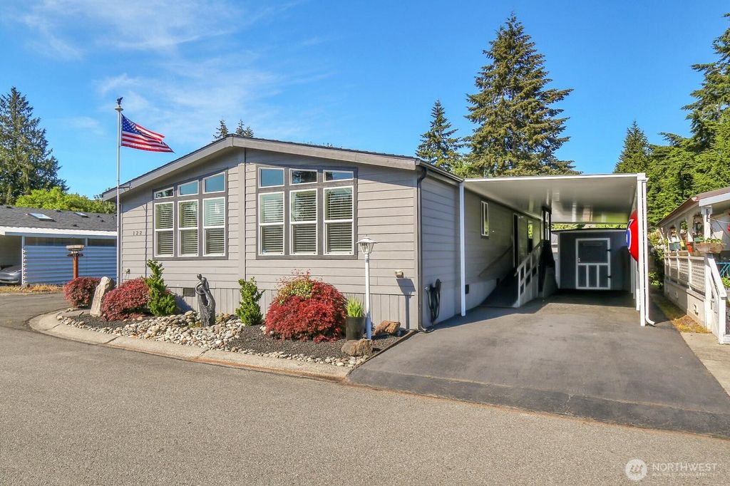 Photo of 815 124th Street SW #122, Everett, WA 98204 (MLS # 2531085)