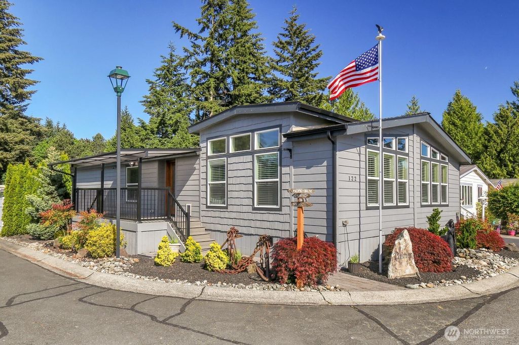Photo of 815 124th Street SW #122, Everett, WA 98204 (MLS # 2531085)