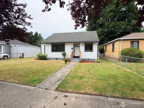 Photo of 511 20th AVE, Longview, WA 98632 (MLS # 2538415)