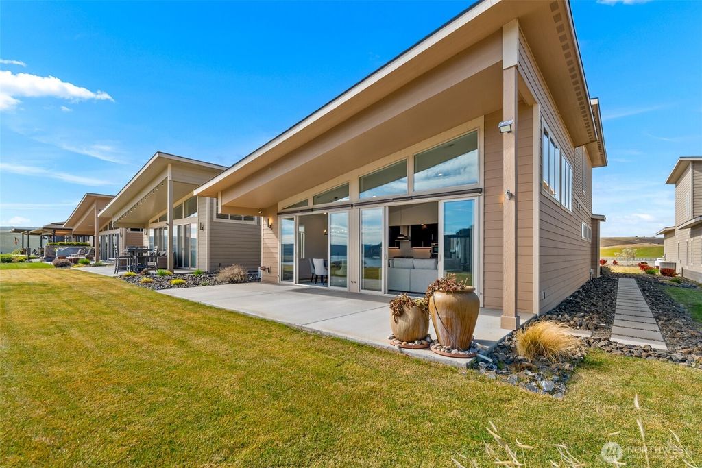 Photo of 9773 Ridgeview Drive NW, Quincy, WA 98848 (MLS # 2499977)