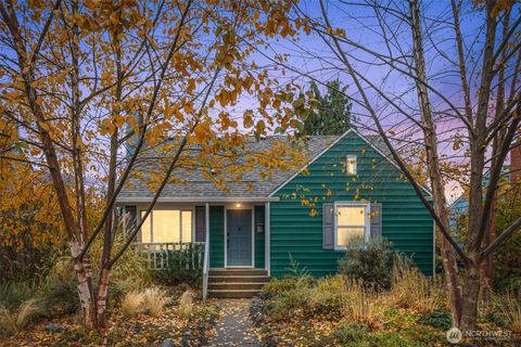 Photo of 638 N Skyline Drive, Tacoma, WA 98406 (MLS # 2452967)