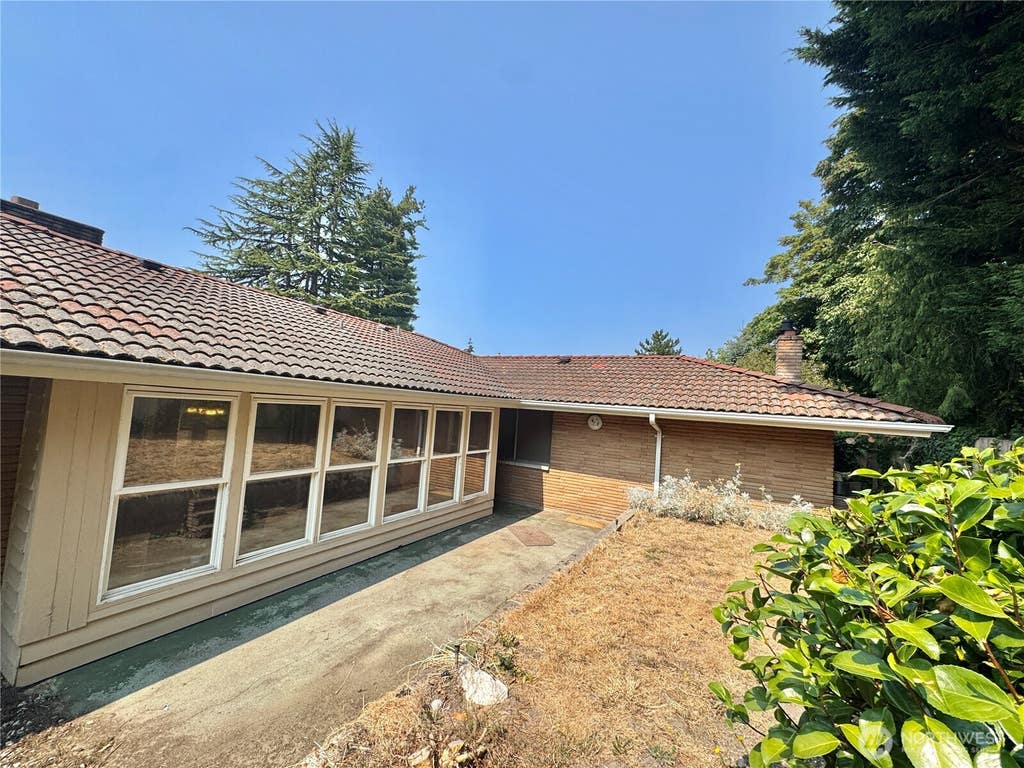 Photo of 628 E Titus Street, Kent, WA 98030 (MLS # 2568552)