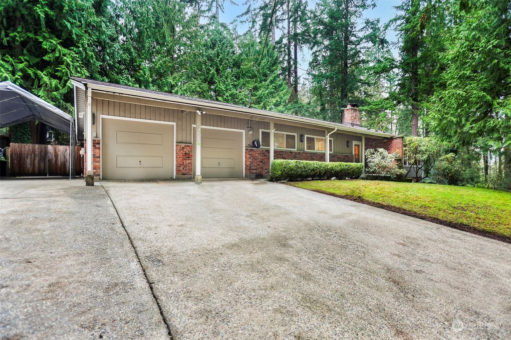 Photo of 355 Mt Jupiter Drive SW, Issaquah, WA 98027 (MLS # 2318349)