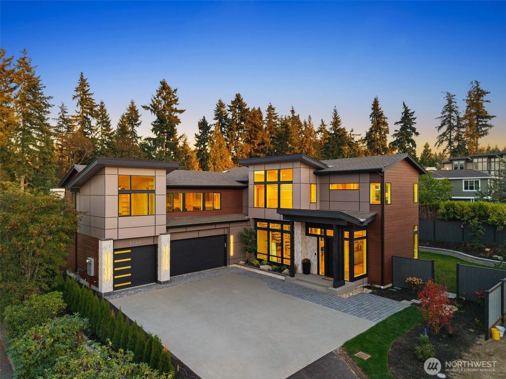 Photo of 8724 126th Avenue NE, Kirkland, WA 98033 (MLS # 2434577)