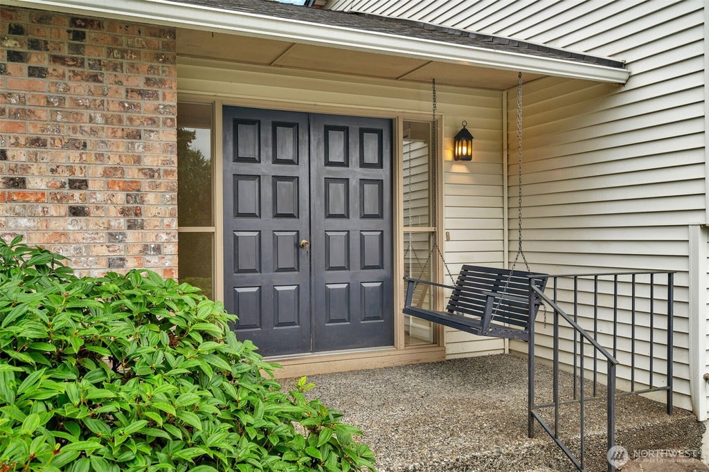Photo of 15307 SE 43rd Place, Bellevue, WA 98006 (MLS # 2575888)