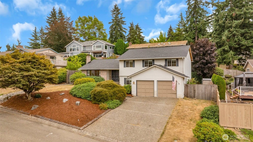 Photo of 15307 SE 43rd Place, Bellevue, WA 98006 (MLS # 2575888)