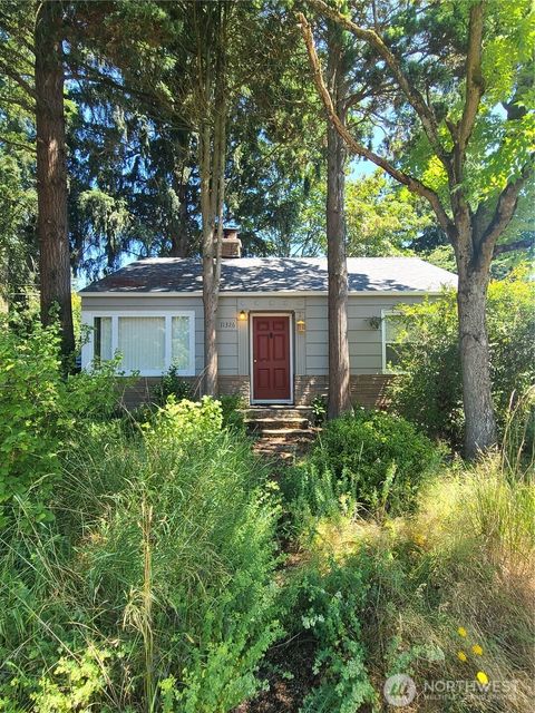 Photo of 11326 15th Avenue NE, Seattle, WA 98125 (MLS # 2549998)