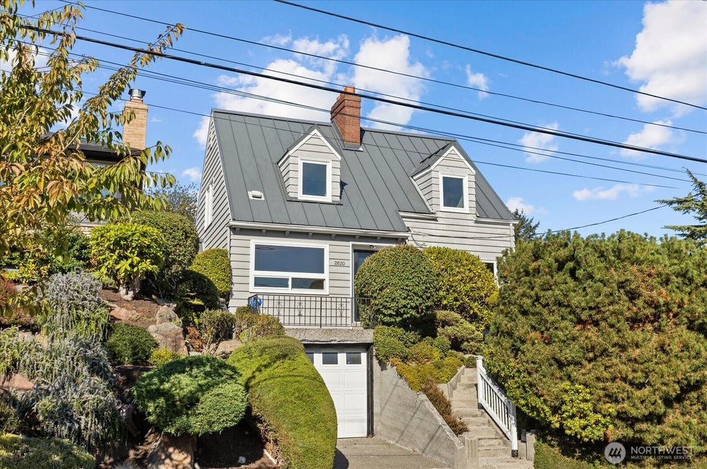 Photo of 2620 W Lynn Street, Seattle, WA 98199 (MLS # 2590107)