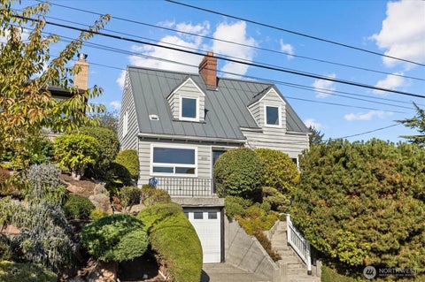 Photo of 2620 W Lynn Street, Seattle, WA 98199 (MLS # 2590107)