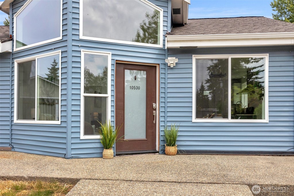 Photo of 10530 124th Avenue NE, Kirkland, WA 98033 (MLS # 2559617)