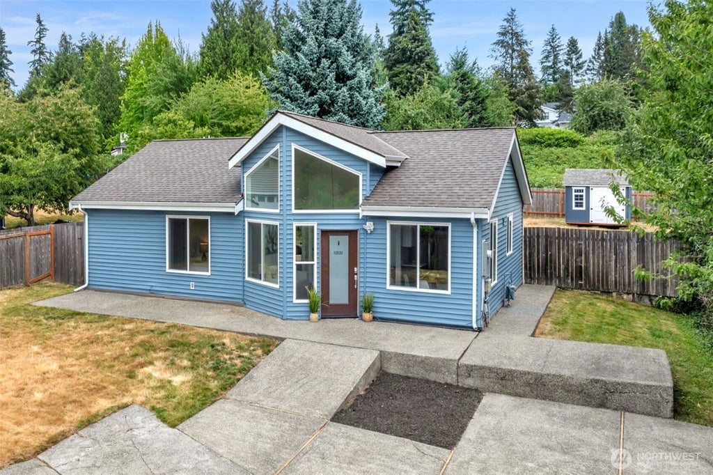 Photo of 10530 124th Avenue NE, Kirkland, WA 98033 (MLS # 2559617)