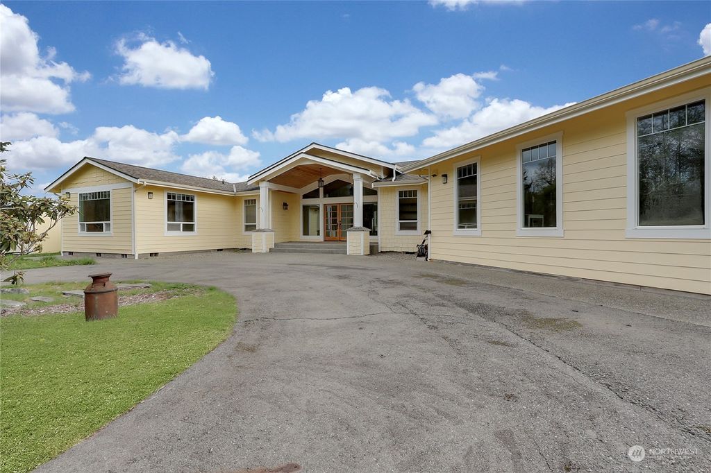 Photo of 14329 196th Avenue SE, Renton, WA 98059 (MLS # 2224298)