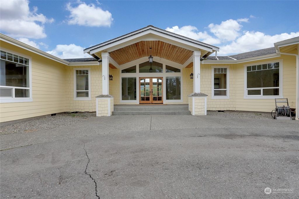 Photo of 14329 196th Avenue SE, Renton, WA 98059 (MLS # 2224298)