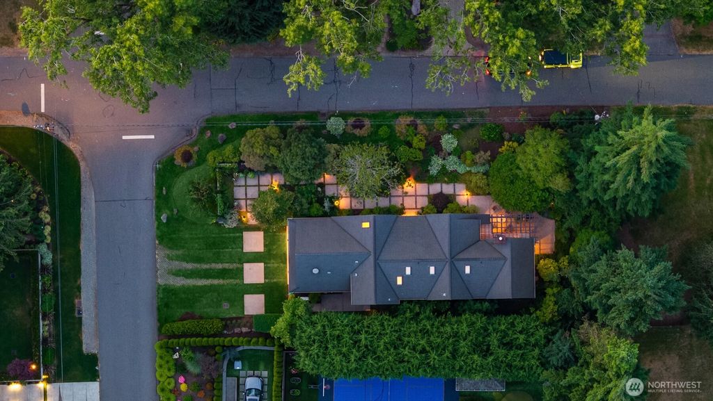 Photo of 7715 NE 22nd Street, Medina, WA 98039 (MLS # 2397171)