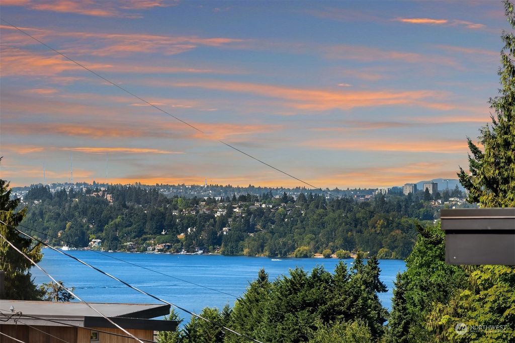 Photo of 1601 2nd Street, Kirkland, WA 98033 (MLS # 2150098)
