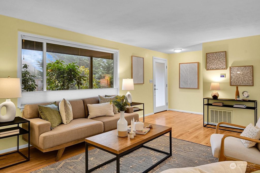 Photo of 13515 Corliss Avenue N, Seattle, WA 98133 (MLS # 2328715)