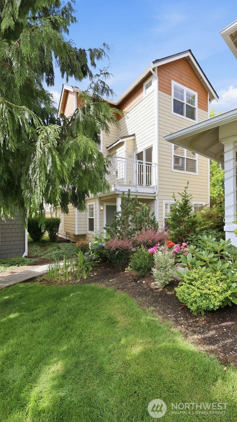 Photo of 515 225th Place NE #33, Sammamish, WA 98074 (MLS # 2567020)