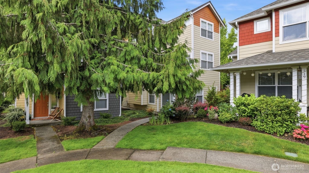 Photo of 515 225th Place NE #33, Sammamish, WA 98074 (MLS # 2567020)