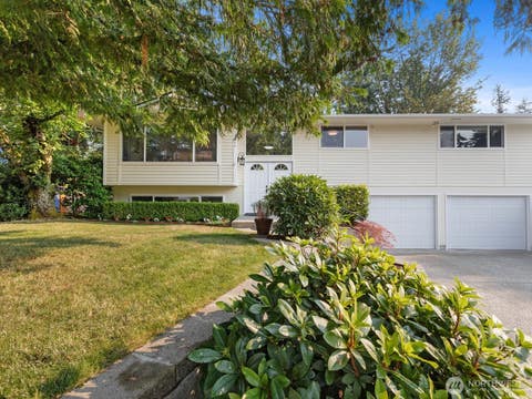 Photo of 13042 SE 184th Place, Renton, WA 98058 (MLS # 2563759)