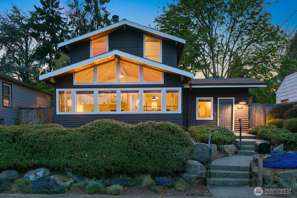 Photo of 3219 34th Avenue W, Seattle, WA 98199 (MLS # 2514235)
