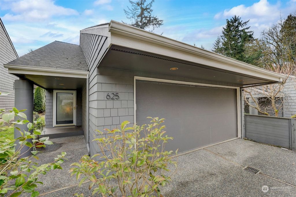 Photo of 625 Bellevue Way SE, Bellevue, WA 98004 (MLS # 2206796)