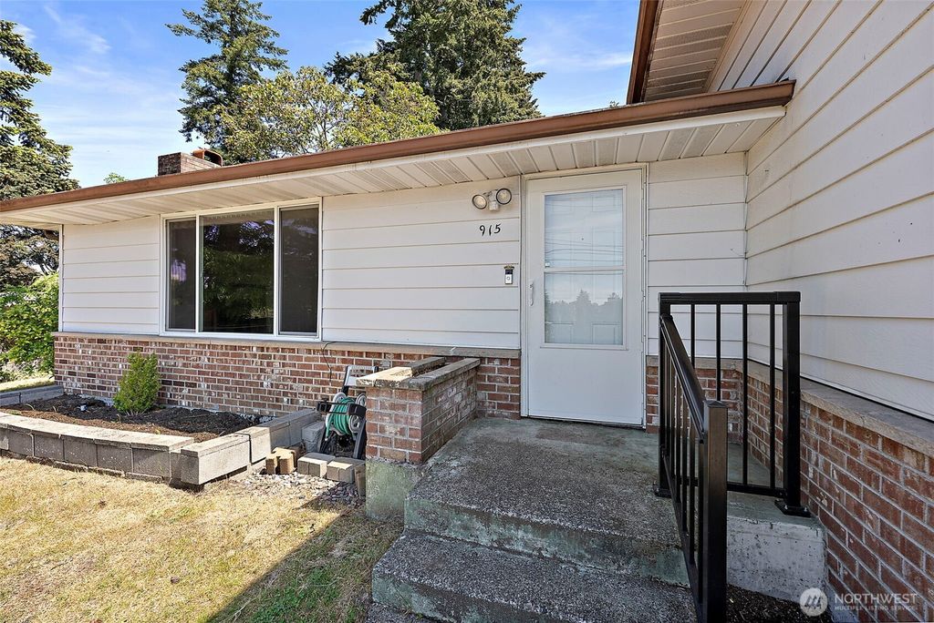 Photo of 915 S Orchard Street, Tacoma, WA 98465 (MLS # 2529600)