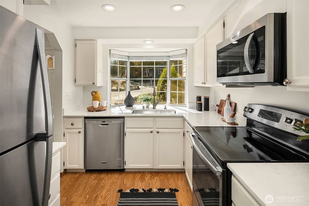 Photo of 13726 NE 85th Street, Redmond, WA 98052 (MLS # 2478933)