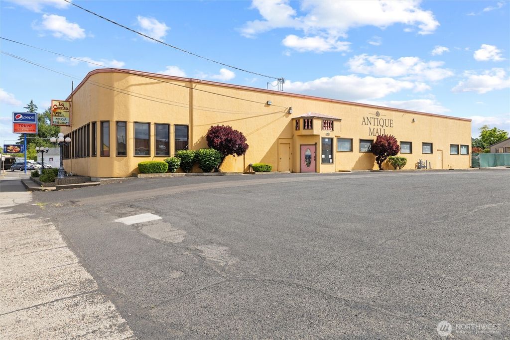 Photo of 315 S 9th Ave, Walla Walla, WA 99362 (MLS # 2458508)