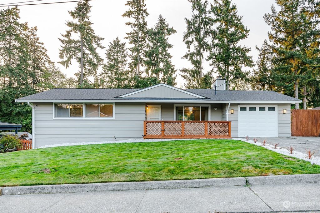 Photo of 31601 13th Avenue SW, Federal Way, WA 98023 (MLS # 1991605)