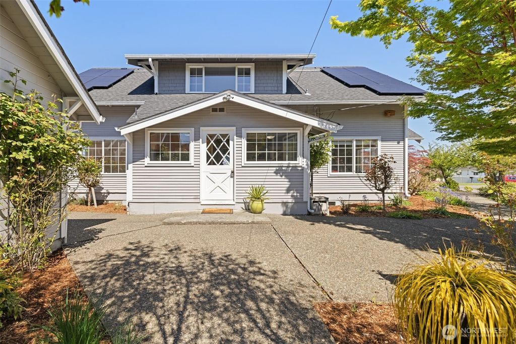Photo of 1304 S Oak St, Port Angeles, WA 98362 (MLS # 2490710)