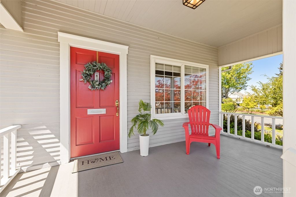 Photo of 1304 S Oak St, Port Angeles, WA 98362 (MLS # 2490710)