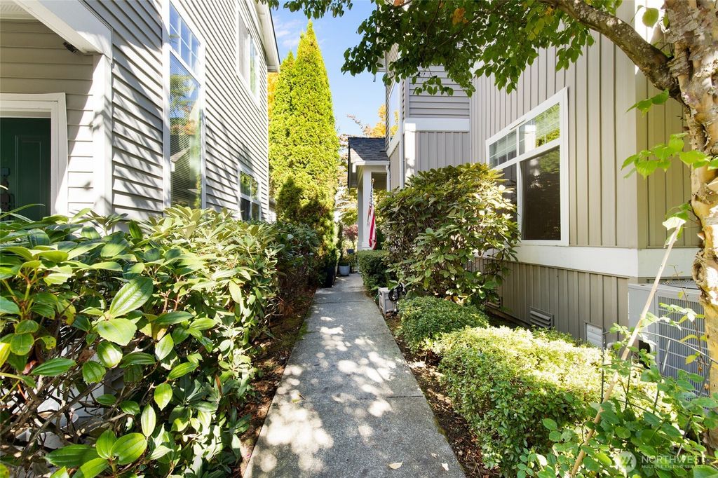 Photo of 23124 NE 8th Place, Sammamish, WA 98074 (MLS # 2443752)