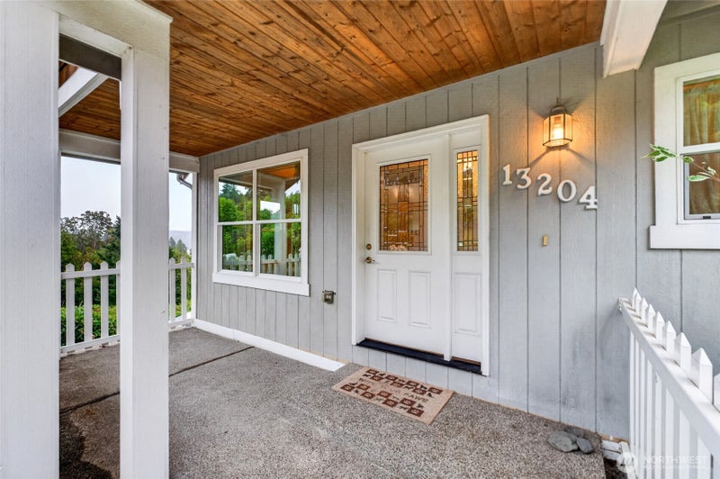 13204 Emerald Drive NW