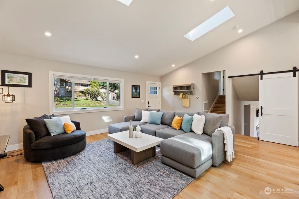 Photo of 6029 NE 204th Street, Kenmore, WA 98028 (MLS # 2211583)