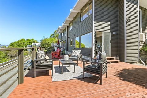 Photo of 2122 Halleck Avenue SW, Seattle, WA 98116 (MLS # 2515981)