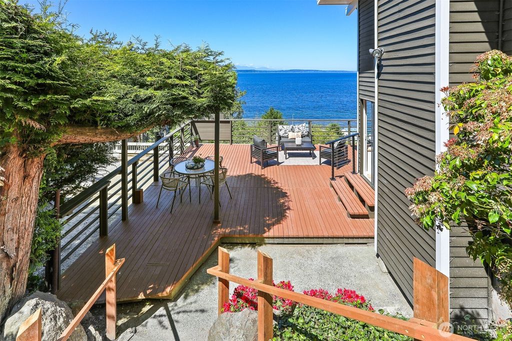 Photo of 2122 Halleck Avenue SW, Seattle, WA 98116 (MLS # 2515981)