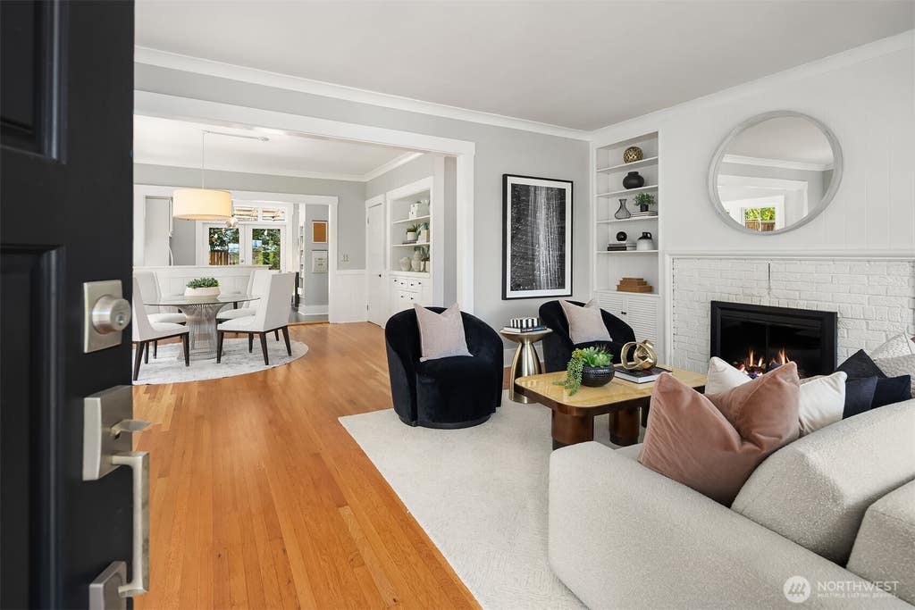 Photo of 3141 Broadway E, Seattle, WA 98102 (MLS # 2573408)