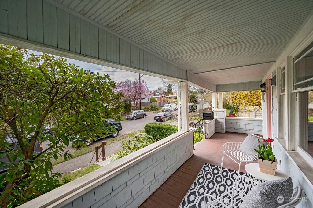 Photo of 6318 18th Avenue NE, Seattle, WA 98115 (MLS # 2050508)