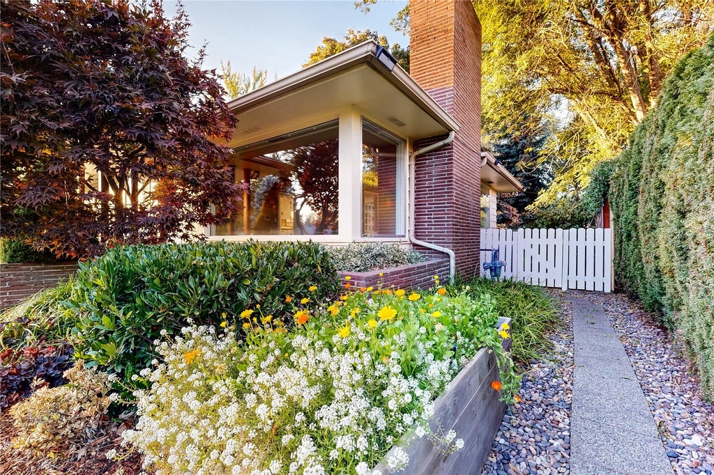 Photo of 825 Wauna Vista Drive, Walla Walla, WA 99362 (MLS # 2590894)