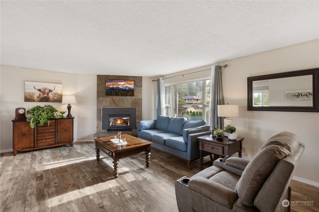 Photo of 3119 W Mukilteo Boulevard, Everett, WA 98203 (MLS # 2184890)