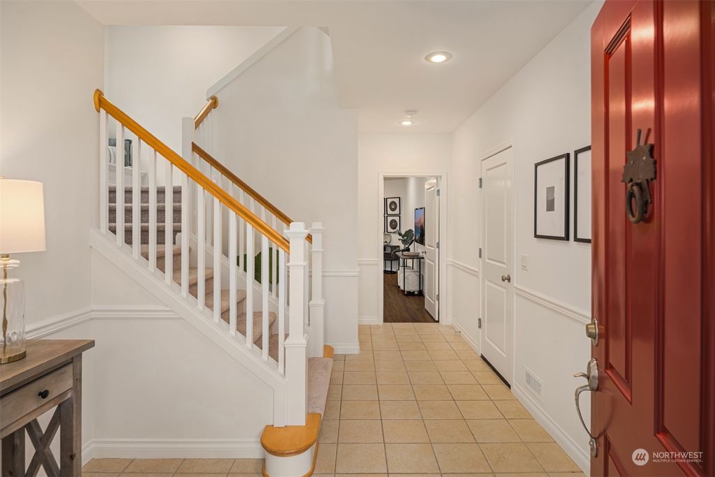 Photo of 821 Bear Ridge Drive NW, Issaquah, WA 98027 (MLS # 2301990)