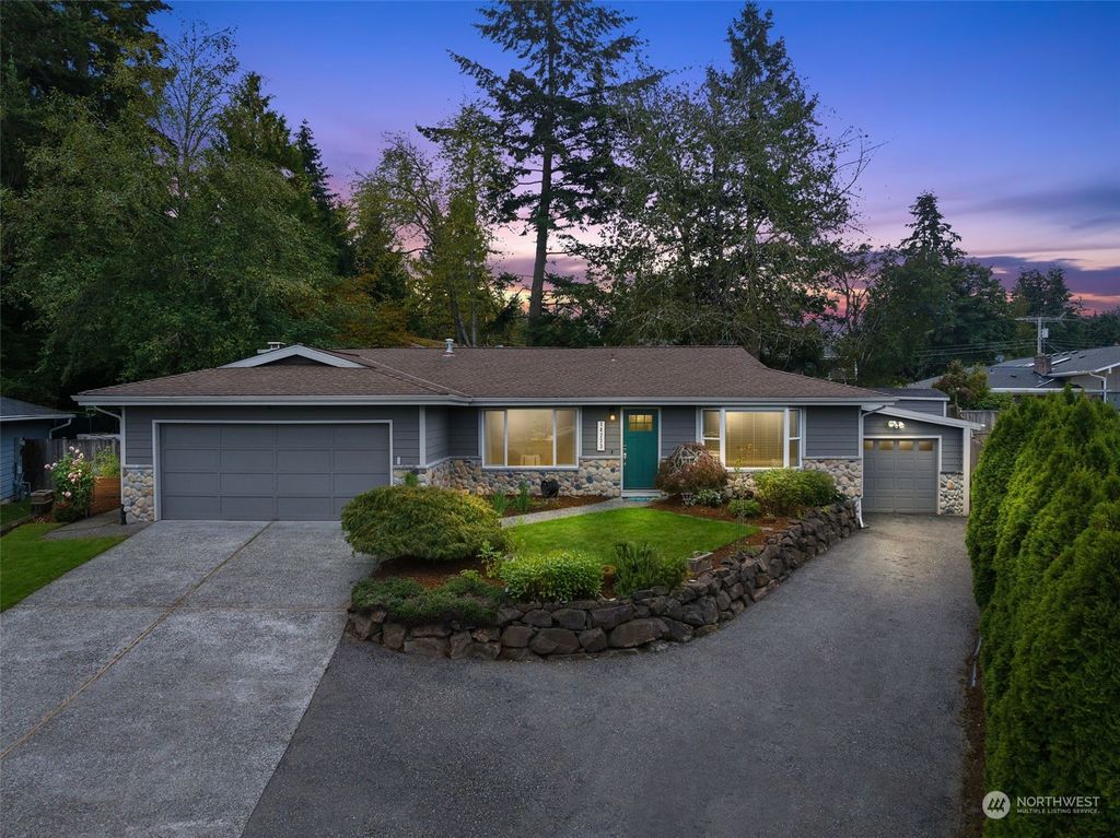 Photo of 14233 NE 73rd Street, Redmond, WA 98052 (MLS # 2299007)