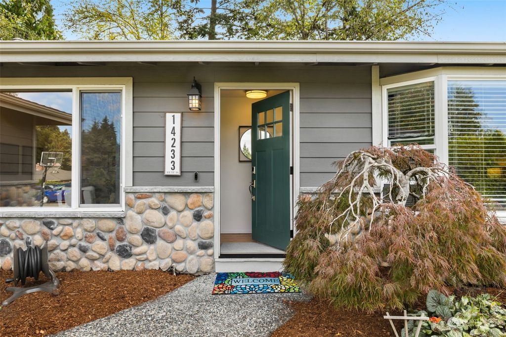 Photo of 14233 NE 73rd Street, Redmond, WA 98052 (MLS # 2299007)